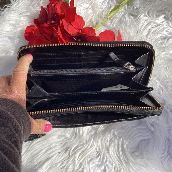 Kate Spade Black Leather Envelope Wallet Corner Zip Closure - Picture 5 of 6